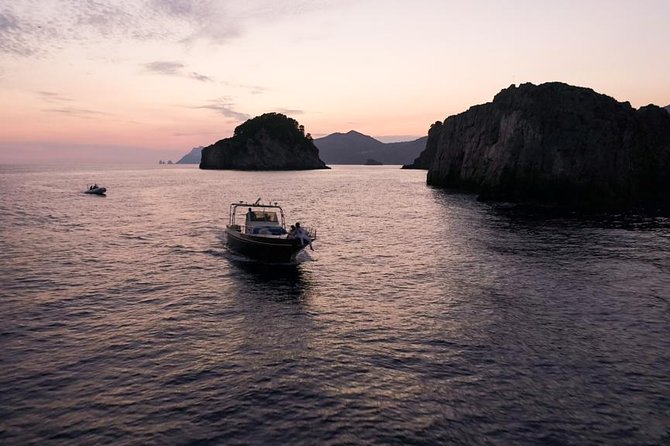 1.5-Hour Amalfi Sunset Cruise – Private Tour with Prosecco - Cruise along Positano’s coast: dramatic views right from the start