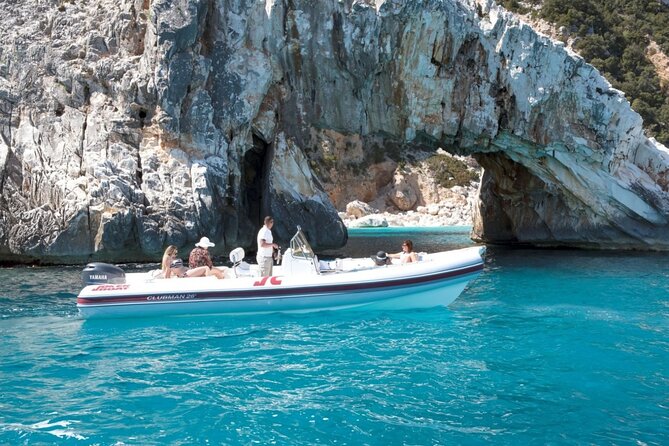 4-hour boat tour of the Amalfi Coast & Li Galli Islands - Stop 1: Amalfi, quick orientation, then you go