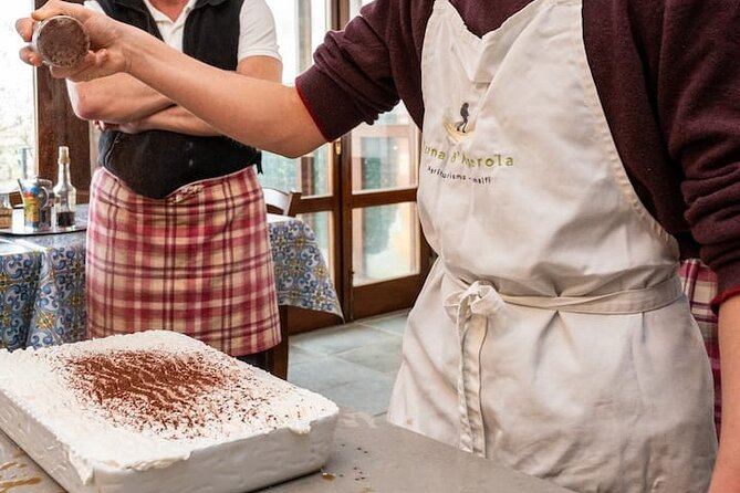 Amalfi: Milk cows, make pasta, mozzarella and tiramisu! - Group size and the hands-on style