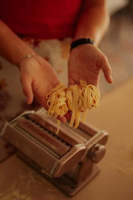 Amalfi: Tagliatelle, Mozzarella & Tiramisù Cooking Workshop - Making Mozzarella: The Skill Behind That First Bite