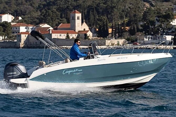 Amalfitan coast boat rent no license or with professional skipper - Private Boat Time: Best for Couples, Friends, and Small Families