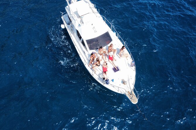 Bachelorette party, boat party in Salerno with aperitif and tapas - Onboard aperitif and tapas: where the party actually starts