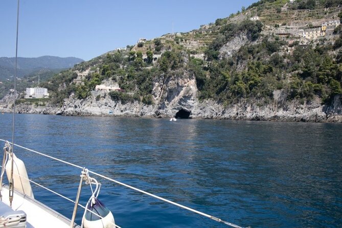 Boat tour of the Amalfi Coast with Aperitif - Stop 2: Castiglione and the water between
