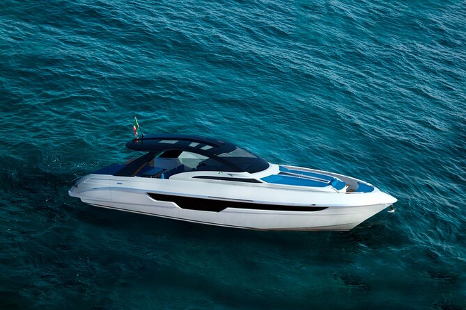 Capri: discover the beauties of the island aboard a Luxury Boat - Faraglioni and the sea-level Capri magic