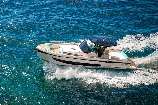 Capri: discover the beauties of the island aboard a Luxury Boat - Blue Grotto add-on: worth it for the right traveler