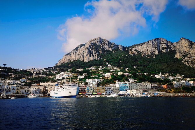 Capri: discover the beauties of the island aboard a Luxury Boat - Price and value for a group up to 10