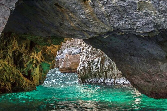 Capri Private Tour from Positano - Motorboat 28ft - Blue Grotto: the optional rowboat entry, the €16 fee, and what to expect