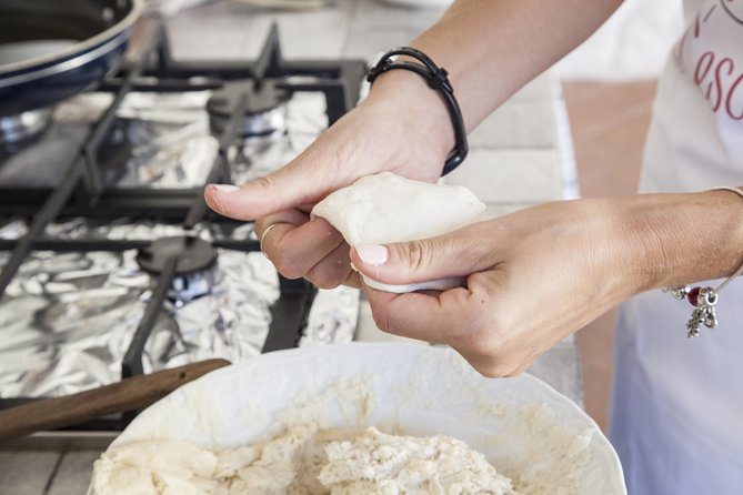 Cesarine: Small group Pizza and Tiramisu Class in Positano - Why a Home Kitchen in Positano Beats a Big-Class Setup