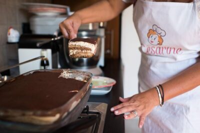 Cesarine: Small group Pizza and Tiramisu Class in Positano