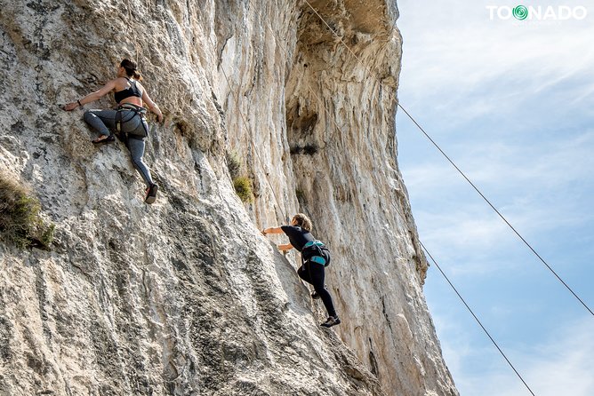 Climbing Experience - The path of the Gods - From Bomerano to the Sentiero Degli Dei trail