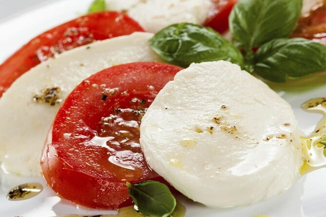 Cooking class with Pasta, mozzarella and Tiramisu with wine - Who Teaches It, and How the Class Feels in Real Time