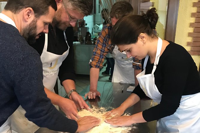 Cooking lesson: tagliatelle, mozzarella and tiramisu - Pasta and sauces: the hands-on part that sticks