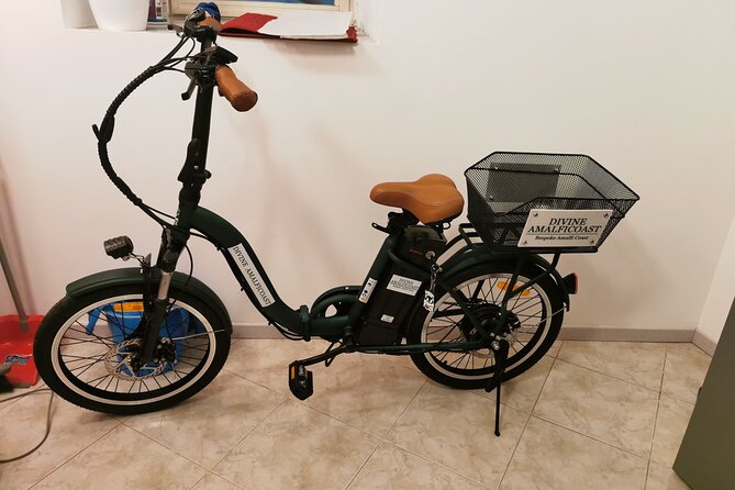 E-Bike Rental in Minori, Amalfi Coast - Emerald Grotto sea cave: a famous spot you reach by bike