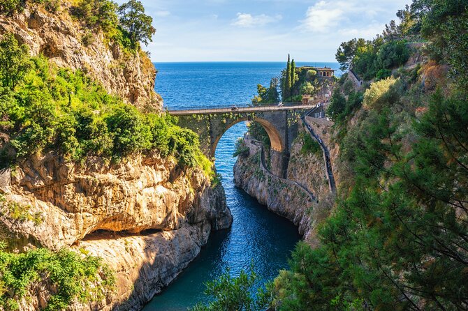 From Amalfi or Positano: Sunset Cruise with Prosecco - What you actually get on board: drinks, snacks, comfort