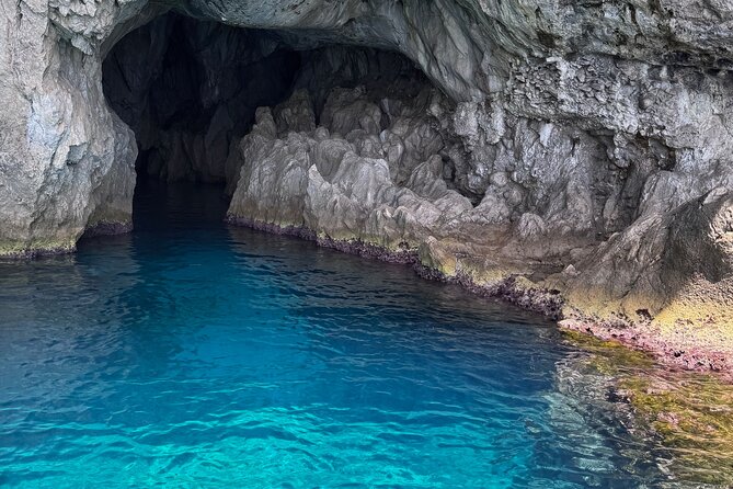 Futura Capri/Amalfi Private Boat Tour - Grottos' Visit - Grotta del Cuore (Heart Grotto): a romantic cave shaped by the sea