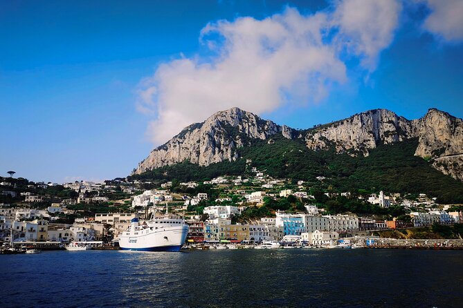 Half day to discover the fascinating island of Capri - Passing the Faraglioni: Capri’s most famous rock, seen correctly