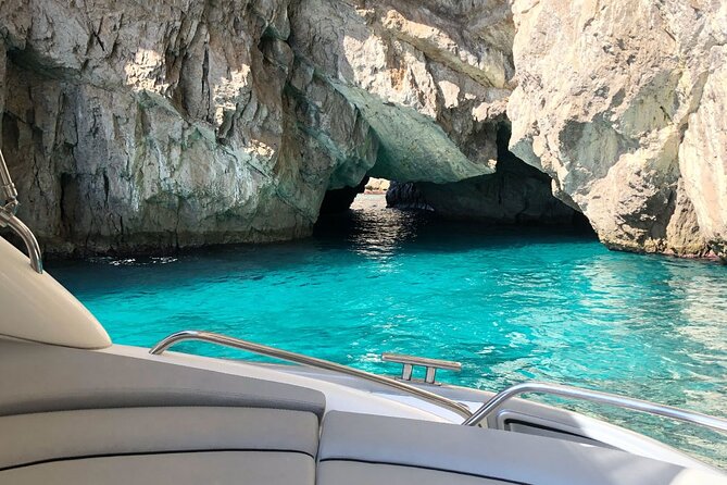 Half day to discover the fascinating island of Capri - Getting from pier to boat: shuttle help when traffic slows things down