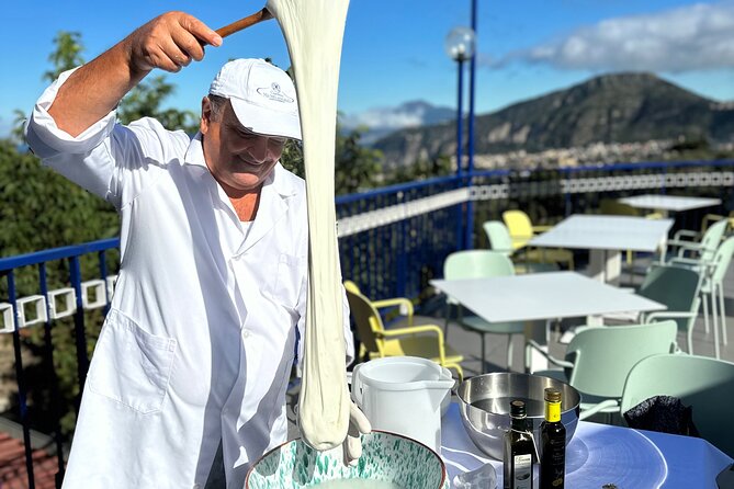 Mozzarella class & more in Sorrento - Mozzarella class in Sant’Agnello, right on the Sorrento coast