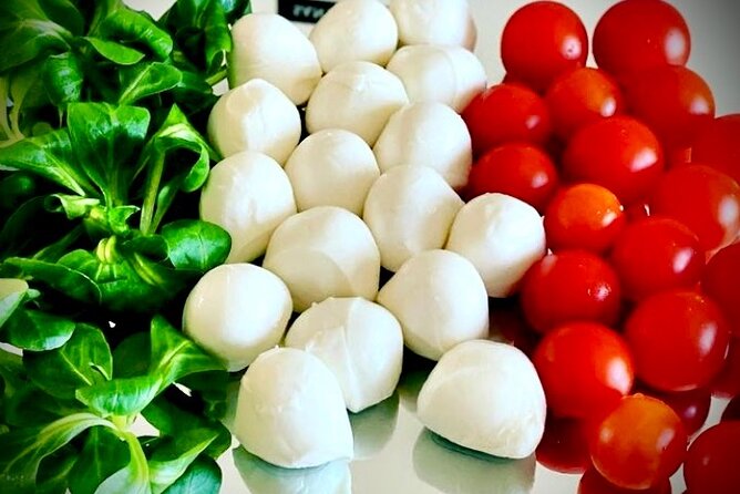 Mozzarella class & more in Sorrento - Walking the garden and lemon orchards for zest and scent