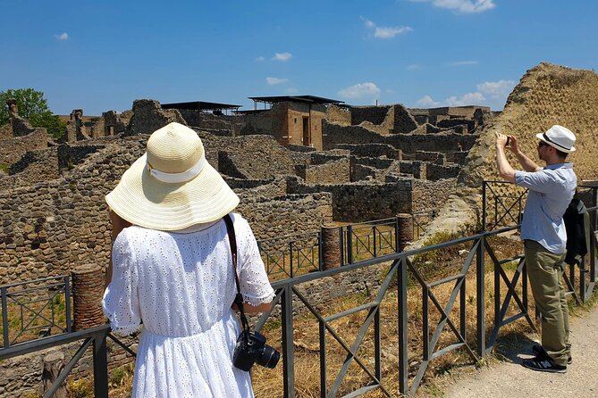 Pompeii and Vesuvius full-day tour Select from Positano - Mount Vesuvius: the 1,000 mt start and the crater-edge views