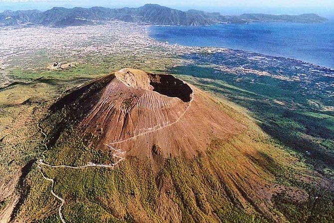 Pompeii Ruins & Wine Tasting with Lunch on Vesuvius with Private Transfer - Optional Herculaneum: calmer ruins with better-preserved details
