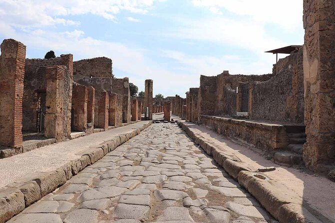 Pompeii Tour with Lunch and Wine Tasting from Positano - Pompeii in two hours: what you can realistically absorb