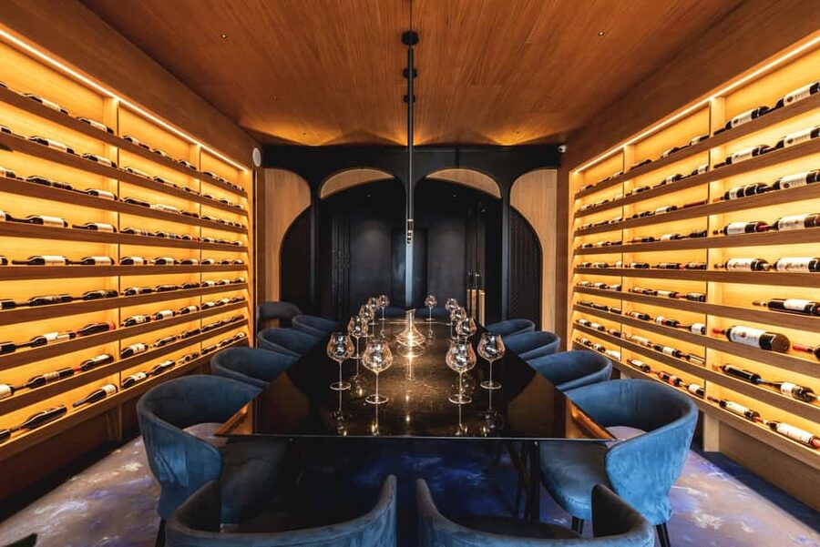 Positano: a journey through local wines - Luigi’s Sensory Approach: Color, Scent, and Stories That Stick