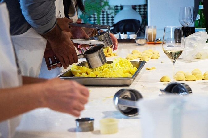 Positano: Small Group Cooking Class with Dessert & Drink - Drinks and Coffee Pairing: More than a free glass