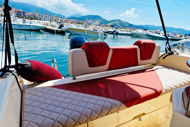 Private 40hp Boat Tour of the Amalfi Coast and Positano - Skipper style, English, and communication you can manage