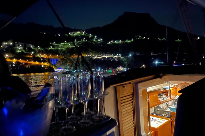 Private boat tour of the Amalfi coast or Capri - Amalfi Coast plan: caves, cliffs, and quick-city views