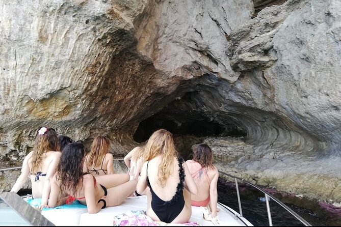 Private boat tour of the Island of Capri, Caves, Faraglioni - Island time in Capri: what the Marina Grande stop means for your day