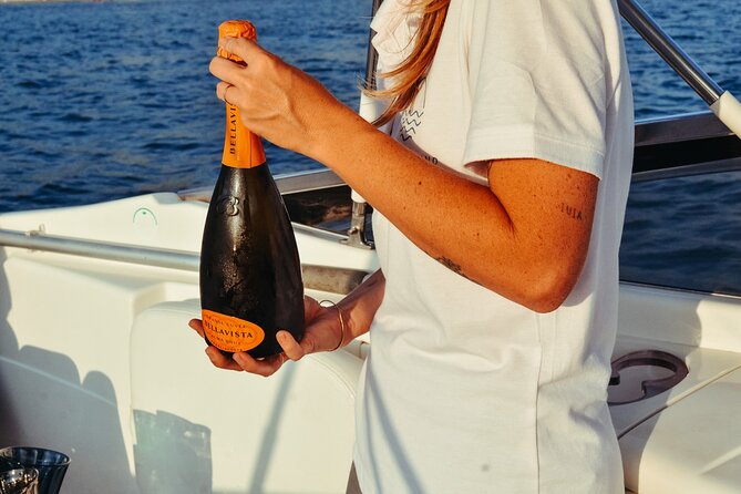 Private boat tour to Capri - How captains Lucia and Semir make the day feel personal