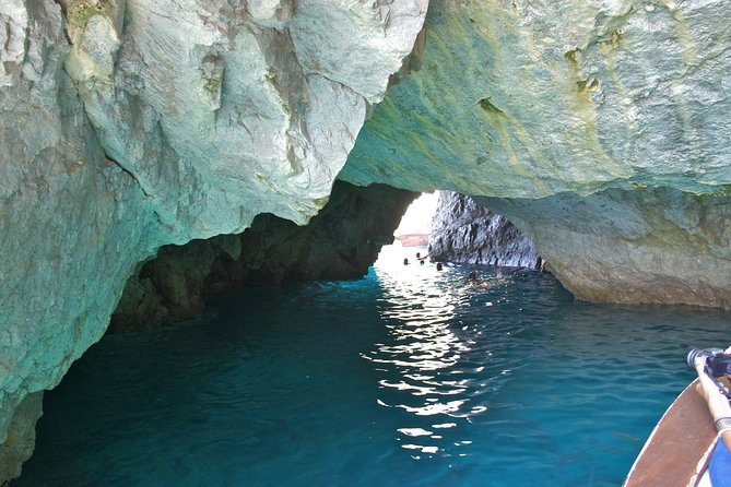 PRIVATE CAPRI ISLAND & BLUE GROTTO Full Day boat tour. - Lunch on your terms, arranged by the crew
