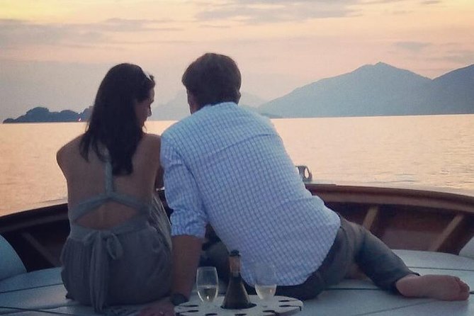 Private Sunset Cruise with Prosecco Onboard - What you sip and snack onboard: Prosecco, limoncello, towels