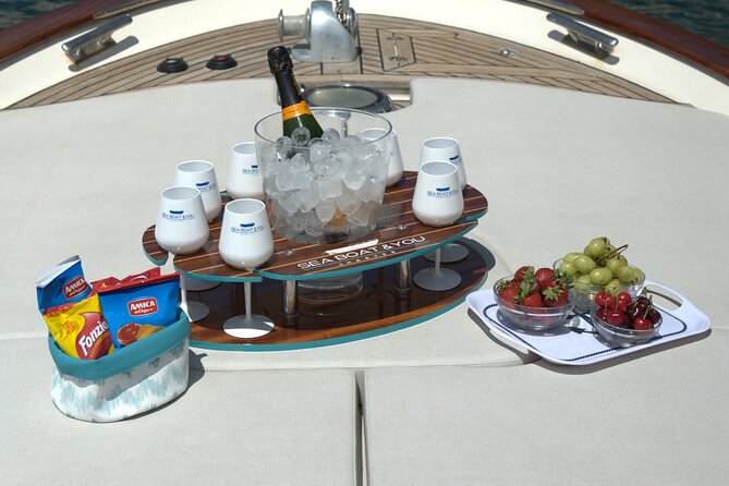 Private Sunset Tour 1.5 hours with Aperitif on Board - Captain and storytelling: what you can expect from Massimo