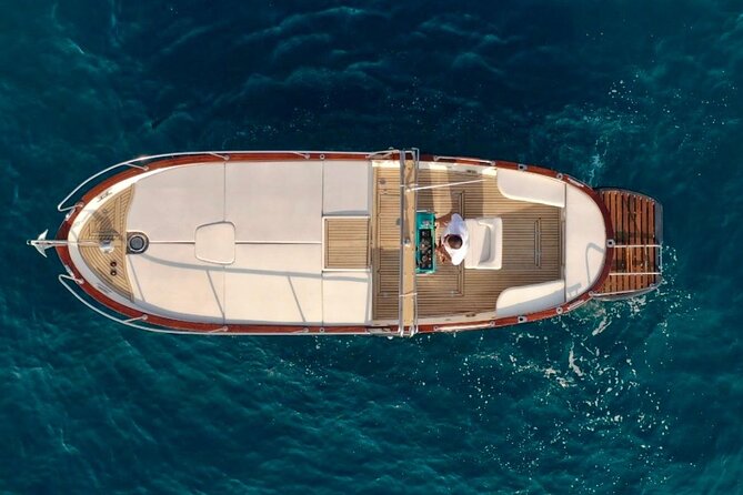 Private Sunset Tour 1.5 hours with Aperitif on Board - Price and value: $423.44 per group up to 6