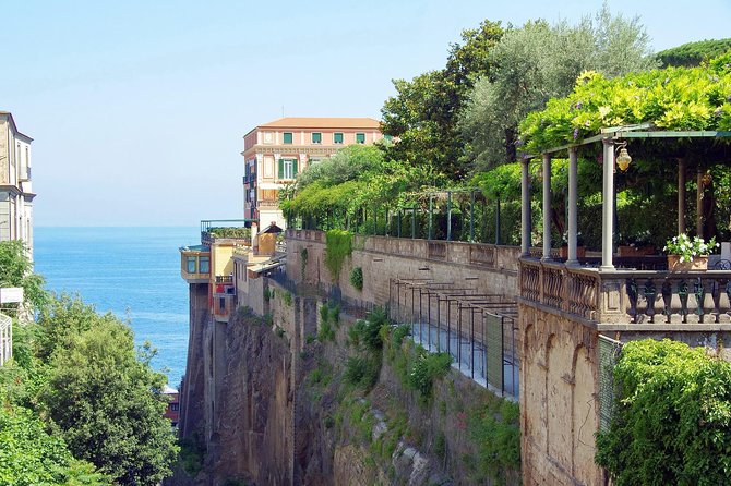 Private Transfer from Amalfi to Sorrento: Door-to-Door, English-speaking driver - About that 1-hour ride, and how to protect your schedule