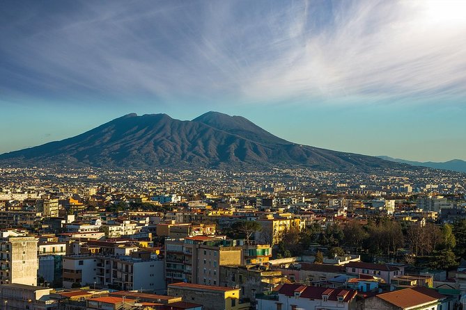 Private Transfer-Positano to Naples with 2h of Sightseeing: Vesuvius or Pompeii - Key Points at a Glance