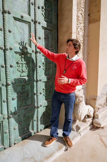 Salerno: Old town Walking Tour with Local Expert Guide - Getting better eats and wine plans from a local guide