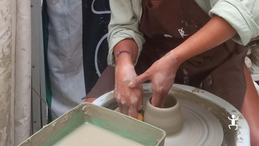 Salerno: potter's wheel workshop in Vietri sul Mare - The 1-hour flow, from meeting to your own piece