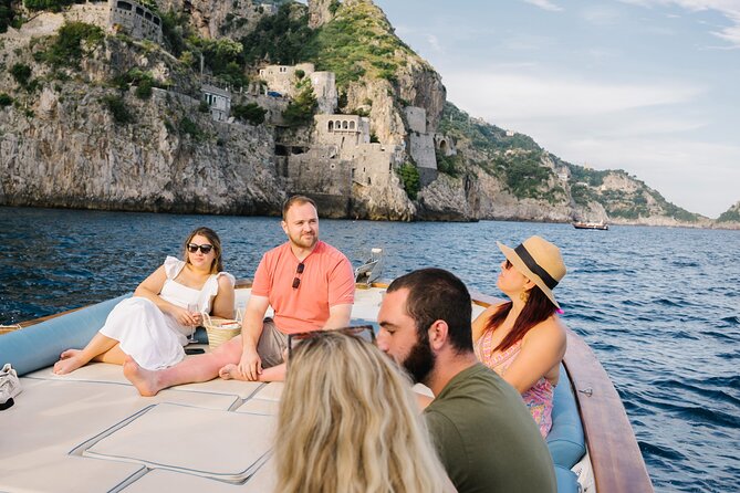 Small Group Amalfi Coast Boat Day Tour from Positano - Getting started in Positano: meeting point and timing that matter