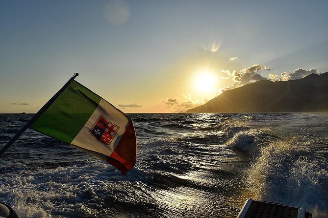 Small group boat tour to Capri with aperitif - Direction Capri service style: attentive staff and small-group comfort