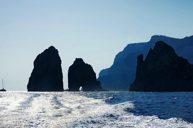 Small group boat tour to Capri with aperitif - Meeting at Molo Manfredi: the 9:00 am start and how to prep