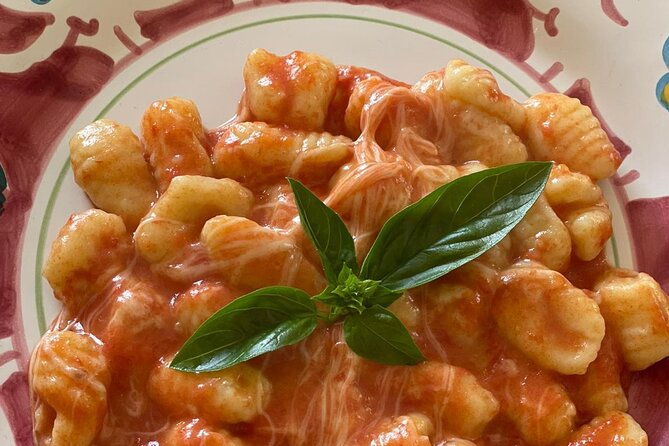 Small-Group Cooking Class in Positano: Gnocchi, Tiramisù & Drinks - Aperitivo, wine, and lemoncello: the meal rhythm