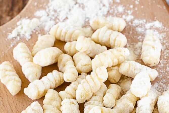 Small-Group Cooking Class in Positano: Gnocchi, Tiramisù & Drinks - Group size, language, and the social side of the class