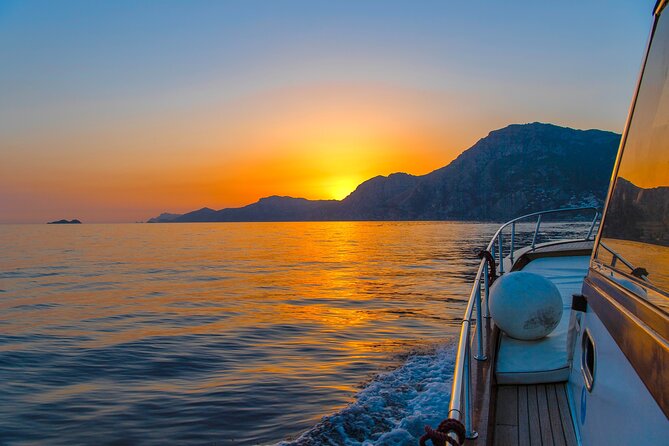 Small Group Tour in Positano by Boat at Sunset with Prosecco - Price and value: what $81.88 really buys you for 90 minutes