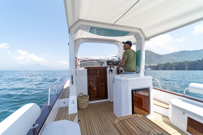 Sunset Private Boat Tour Experience in Positano - Drinks, snacks, and the onboard comfort checklist
