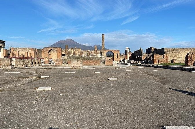 Transfer from Positano to Naples with a 1 hour stop in Pompeii or Herculaneum - Who this transfer is best for
