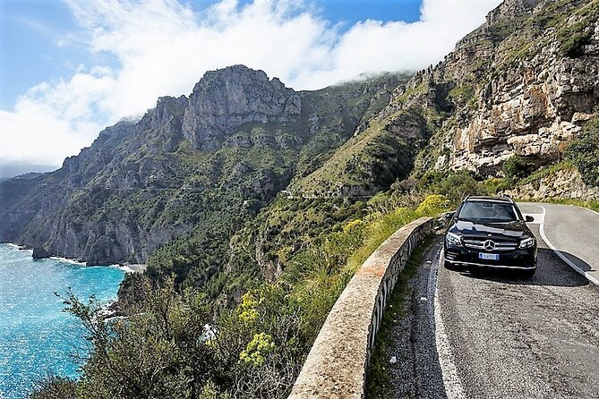 Trasferimento privato da Napoli ad Amalfi o Positano o viceversa - What the Drive Feels Like Between Naples and Amalfi or Positano